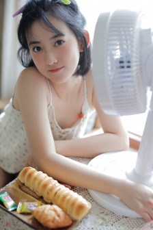 女生下面流出白色粘稠物是因为什么